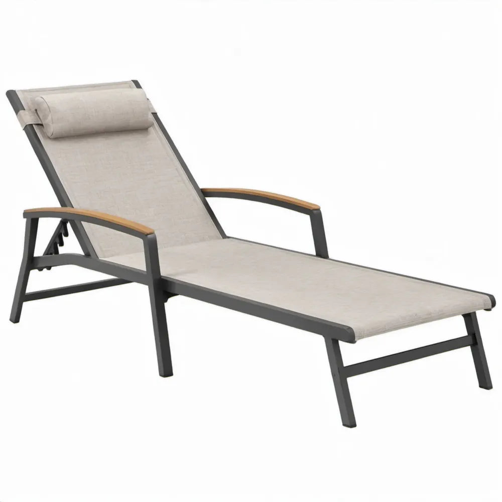 Verstelbaar aluminium ligbed met hoofdsteun en houten armleuningen, 195 x 65 x 32 cm, beige/donkergrijs/naturelbruin